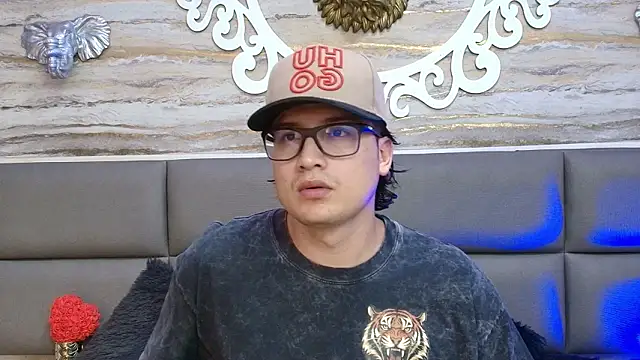 Danner Alaia online show from February 2026 08:40:02 PM