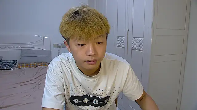 Snapshot of Chocolates-001 chatting on March 2026 10:32:02 AM Chocolates-001 online show from March 2026 10:32:02 AM