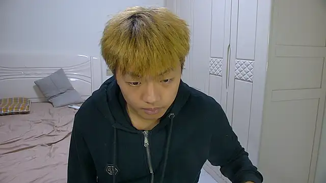 Snapshot of Chocolates-001 chatting on March 2026 10:07:02 AM Chocolates-001 online show from March 2026 10:07:02 AM