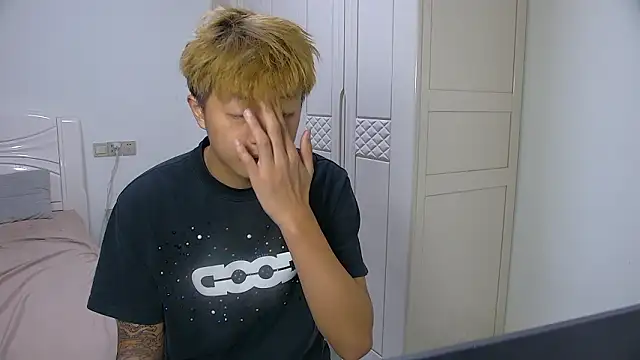 Snapshot of Chocolates-001 chatting on March 2026 10:09:02 AM Chocolates-001 online show from March 2026 10:09:02 AM