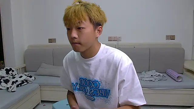 Snapshot of Chocolates-001 chatting on March 2026 10:31:02 AM Chocolates-001 online show from March 2026 10:31:02 AM