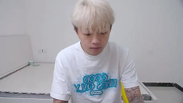 Snapshot of Chocolates-001 chatting on April 2026 10:34:01 AM Chocolates-001 online show from April 2026 10:34:01 AM