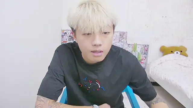 Snapshot of Chocolates-001 chatting on April 2026 10:15:02 AM Chocolates-001 online show from April 2026 10:15:02 AM