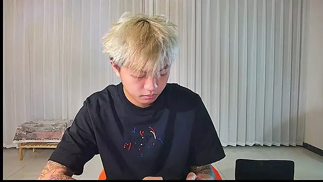 Snapshot of Chocolates-001 chatting on April 2026 08:58:01 AM Chocolates-001 online show from April 2026 08:58:01 AM