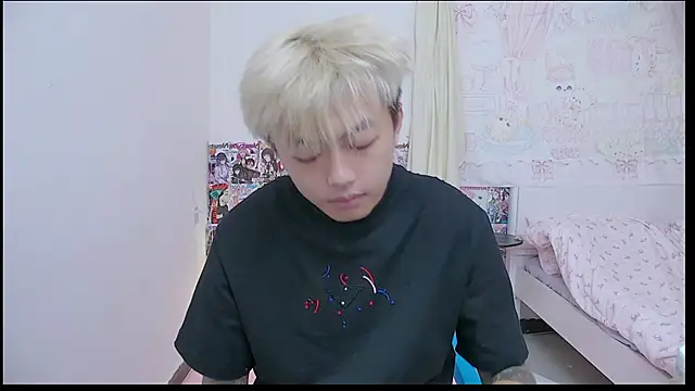 Snapshot of Chocolates-001 chatting on April 2026 11:15:01 AM Chocolates-001 online show from April 2026 11:15:01 AM