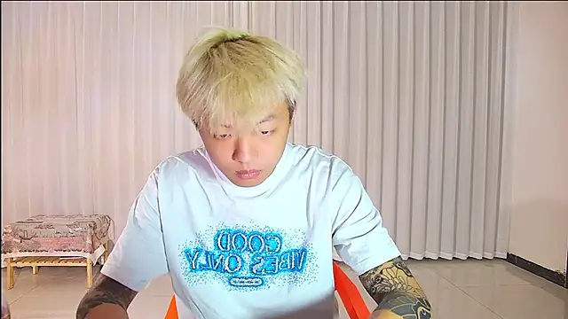 Snapshot of Chocolates-001 chatting on April 2026 11:48:02 AM Chocolates-001 online show from April 2026 11:48:02 AM