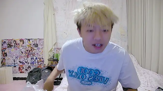 Snapshot of Chocolates-001 chatting on April 2026 11:48:01 AM Chocolates-001 online show from April 2026 11:48:01 AM