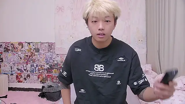 Snapshot of Chocolates-001 chatting on April 2026 12:03:01 PM Chocolates-001 online show from April 2026 12:03:01 PM