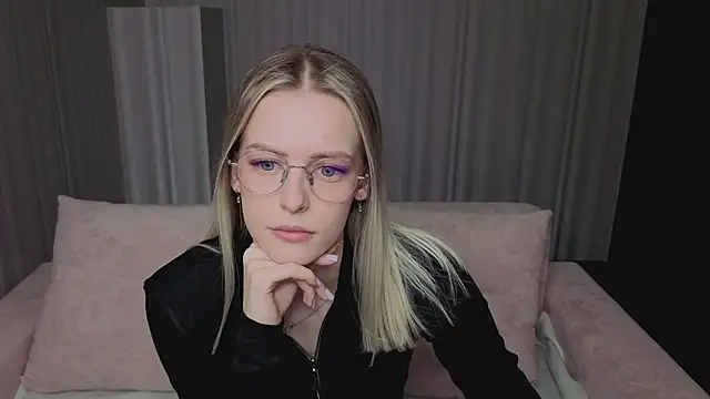 Snapshot of kittie_like18 chatting on March 2026 12:48:02 AM kittie like18 online show from March 2026 12:48:02 AM