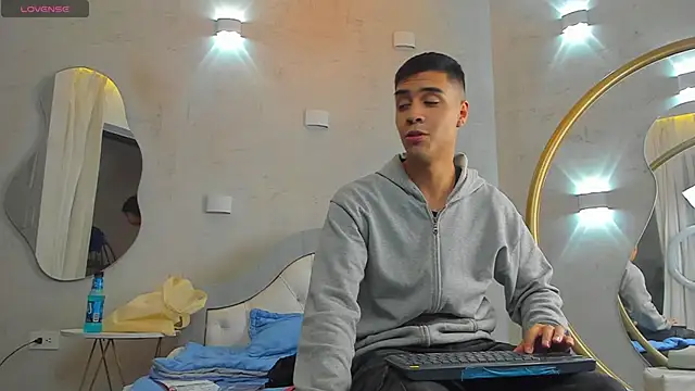 Snapshot of bastian_and_samantha chatting on February 2026 04:05:02 AM bastian and samantha online show from February 2026 04:05:02 AM