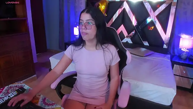 Snapshot of michell_sweetiee chatting on April 2026 06:57:02 PM michell sweetiee online show from April 2026 06:57:02 PM