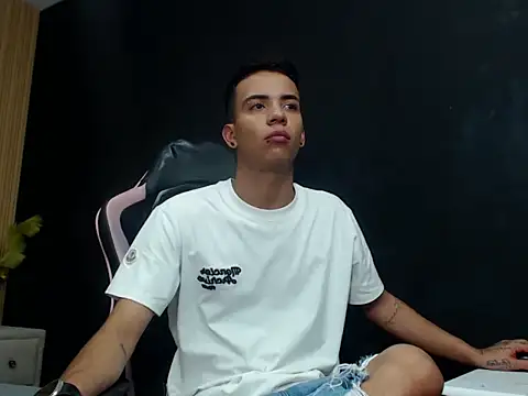 MaximoGrayy online show from January 2026 08:12:01 PM