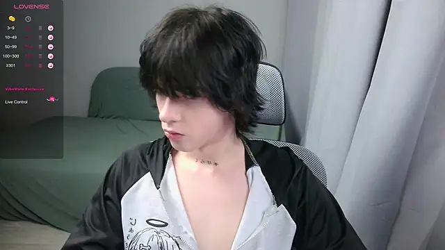 LeonBoykisser online show from February 2026 10:39:01 PM