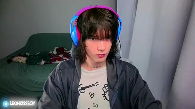 LeonBoykisser online show from June 2026 02:18:02 PM