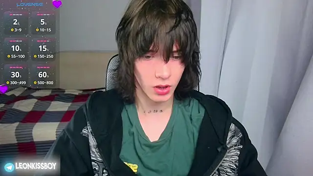 LeonBoykisser online show from July 2026 04:35:02 PM