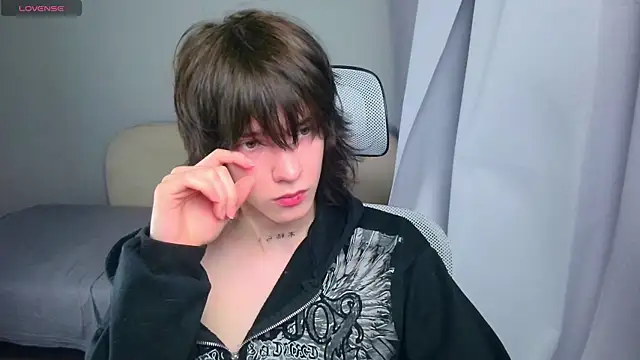 LeonBoykisser online show from July 2026 05:08:02 PM