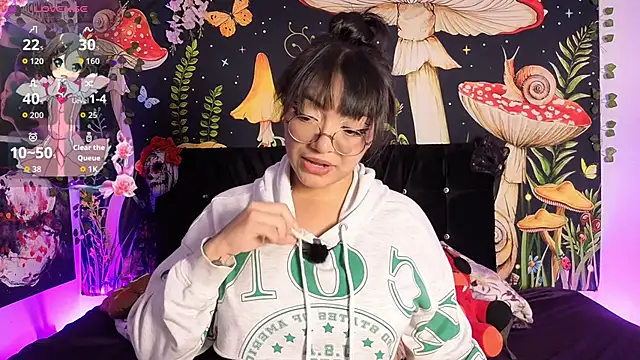 Snapshot of victoriia_thompson chatting on April 2026 09:09:02 PM victoriia thompson online show from April 2026 09:09:02 PM