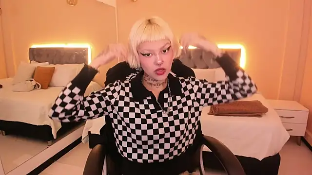 Bela Craxkerr online show from April 2026 01:00:02 PM