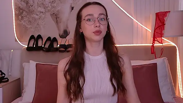 Snapshot of Emily_Simon chatting on July 2026 05:20:02 AM Emily Simon online show from July 2026 05:20:02 AM