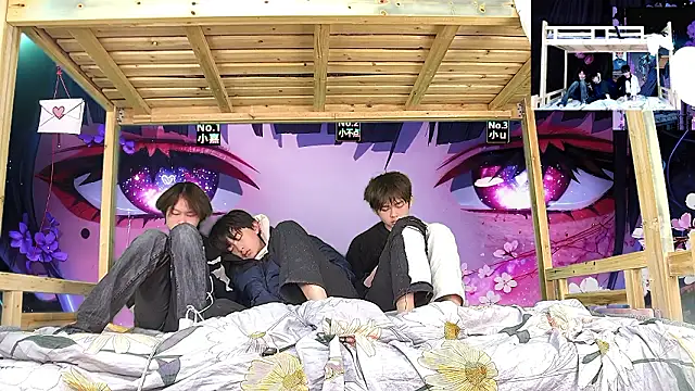 xiaohuangren01 online show from February 2026 01:32:02 PM