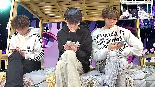 Snapshot of xiaohuangren01 chatting on March 2026 03:23:02 AM xiaohuangren01 online show from March 2026 03:23:02 AM