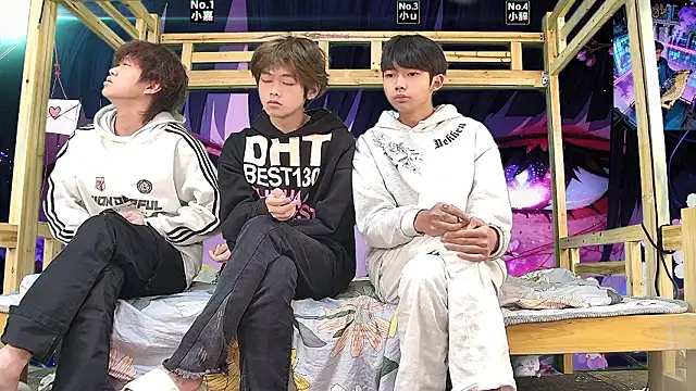 Snapshot of xiaohuangren01 chatting on March 2026 01:09:02 AM xiaohuangren01 online show from March 2026 01:09:02 AM