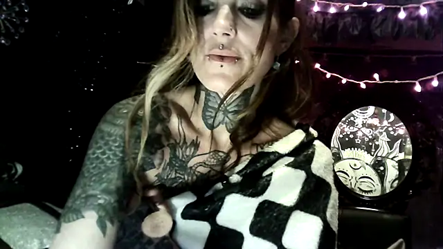 Snapshot of allymoon1369 chatting on April 2026 01:41:01 PM allymoon1369 online show from April 2026 01:41:01 PM