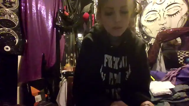 Snapshot of allymoon1369 chatting on April 2026 11:01:01 AM allymoon1369 online show from April 2026 11:01:01 AM