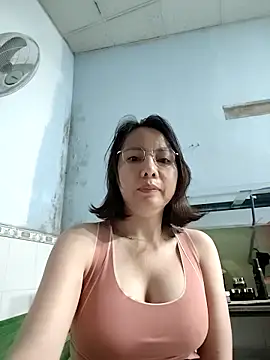 Snapshot of Famrita chatting on February 2026 12:36:01 AM Famrita online show from February 2026 12:36:01 AM