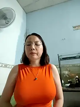 Snapshot of Famrita chatting on February 2026 06:26:01 AM Famrita online show from February 2026 06:26:01 AM