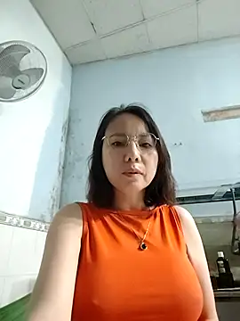 Snapshot of Famrita chatting on February 2026 01:06:02 AM Famrita online show from February 2026 01:06:02 AM