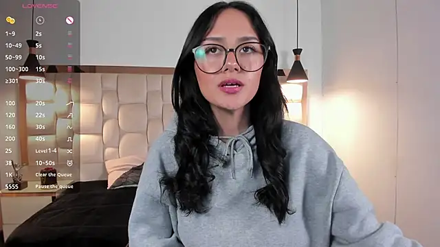 NiccolleHall online show from February 2026 03:41:02 PM