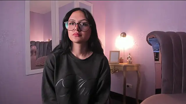 NiccolleHall online show from February 2026 01:31:02 PM