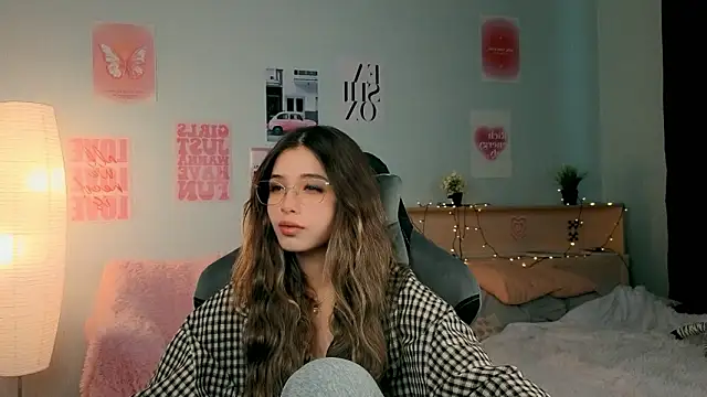 Snapshot of dinnerwithflowers chatting on March 2026 01:47:01 PM dinnerwithflowers online show from March 2026 01:47:01 PM