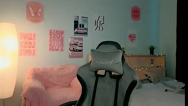 Snapshot of dinnerwithflowers chatting on March 2026 12:31:02 PM dinnerwithflowers online show from March 2026 12:31:02 PM