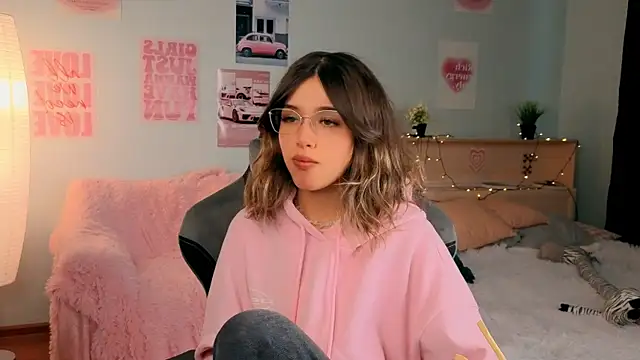 Snapshot of dinnerwithflowers chatting on April 2026 01:14:01 PM dinnerwithflowers online show from April 2026 01:14:01 PM