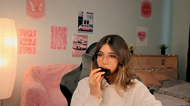 Snapshot of dinnerwithflowers chatting on April 2026 01:16:02 PM dinnerwithflowers online show from April 2026 01:16:02 PM