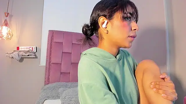 Scarlet Vixen  online show from March 2026 12:31:02 PM