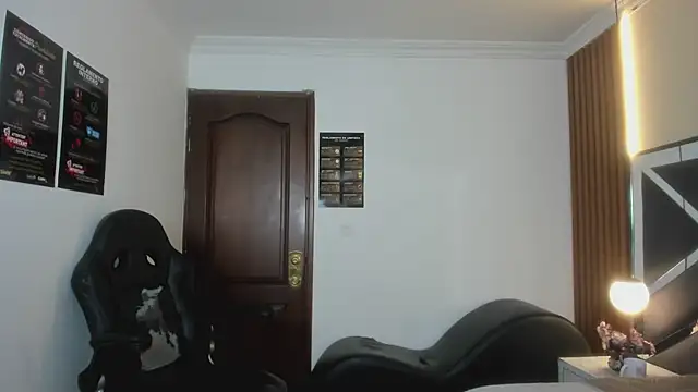 Ambarross  online show from April 2026 02:01:02 PM