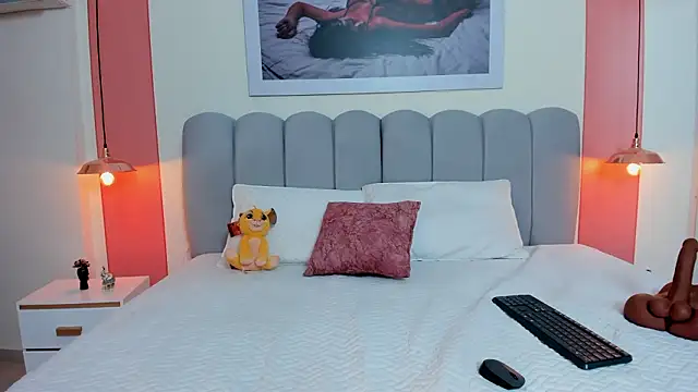 EmmaBoyd online show from February 2026 12:01:02 PM