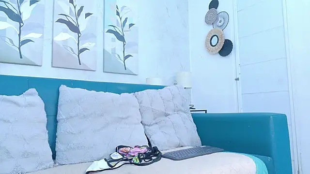 Snapshot of sofia_laverde chatting on April 2026 06:44:02 PM sofia laverde online show from April 2026 06:44:02 PM