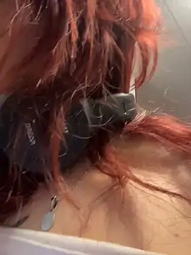 Snapshot of elodie_rouge chatting on April 2026 11:33:01 AM elodie rouge online show from April 2026 11:33:01 AM