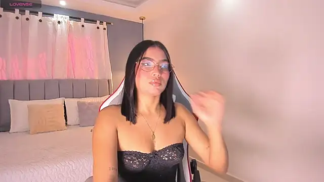 Snapshot of valentina_Noa chatting on June 2026 12:40:02 PM valentina Noa online show from June 2026 12:40:02 PM