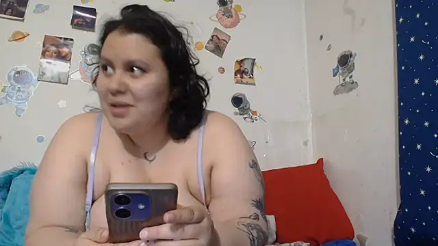 Snapshot of RavenEllieUniverse chatting on June 2026 01:23:02 AM RavenEllieUniverse online show from June 2026 01:23:02 AM