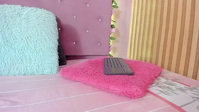 Snapshot of lovely__kiss__ chatting on April 2026 06:23:01 PM lovely kiss online show from April 2026 06:23:01 PM