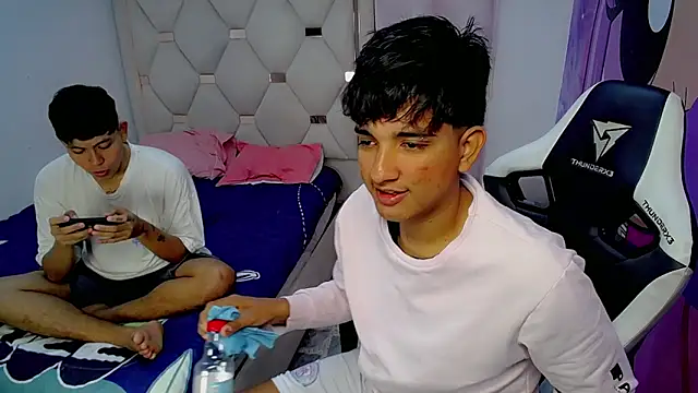 Maxwell boys online show from February 2026 03:33:01 AM