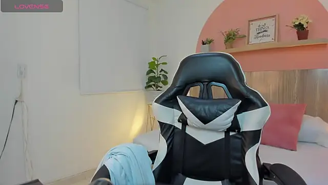 ivette swan online show from April 2026 07:47:01 PM