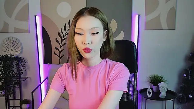 Snapshot of SarahRice chatting on February 2026 04:18:01 PM SarahRice online show from February 2026 04:18:01 PM