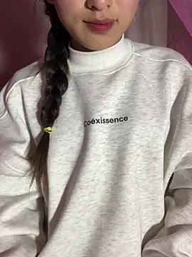 Thuyli xx online show from January 2026 02:10:01 PM