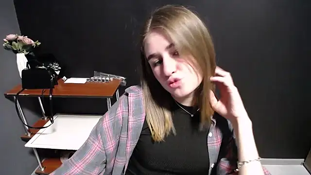 Snapshot of Sunny_siren chatting on March 2026 01:37:01 PM Sunny siren online show from March 2026 01:37:01 PM